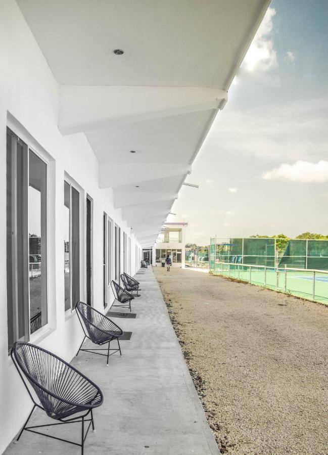 Cancun Tennis Inn كانكون المظهر الخارجي الصورة